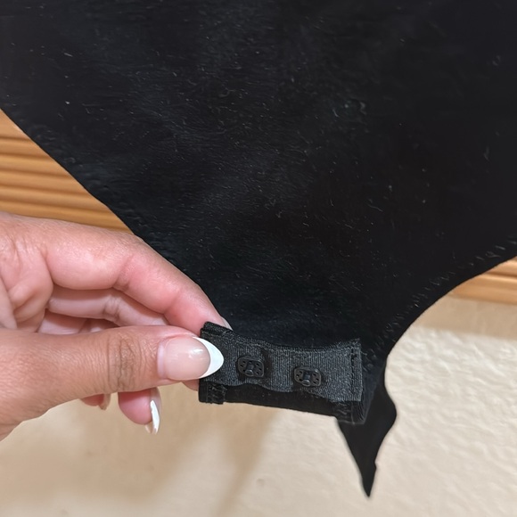 NWT Black V neck size Small Bodysuit!!! - Picture 5 of 6